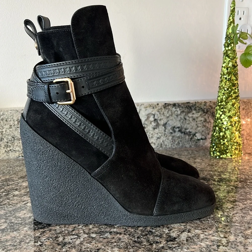 Louis Vuitton size 39